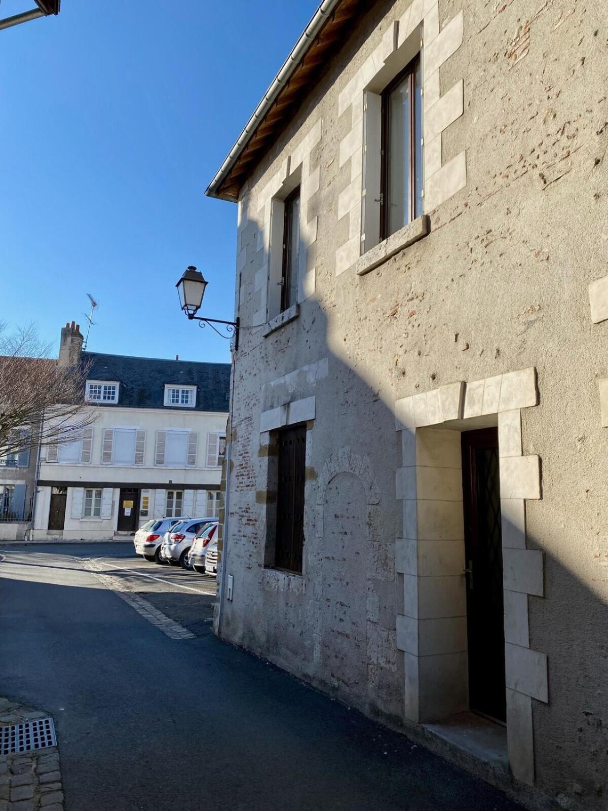 Les Logis D'Esmeralda-Des Appartements Au Charme Intemporel Romorantin-Lanthenay Exterior photo